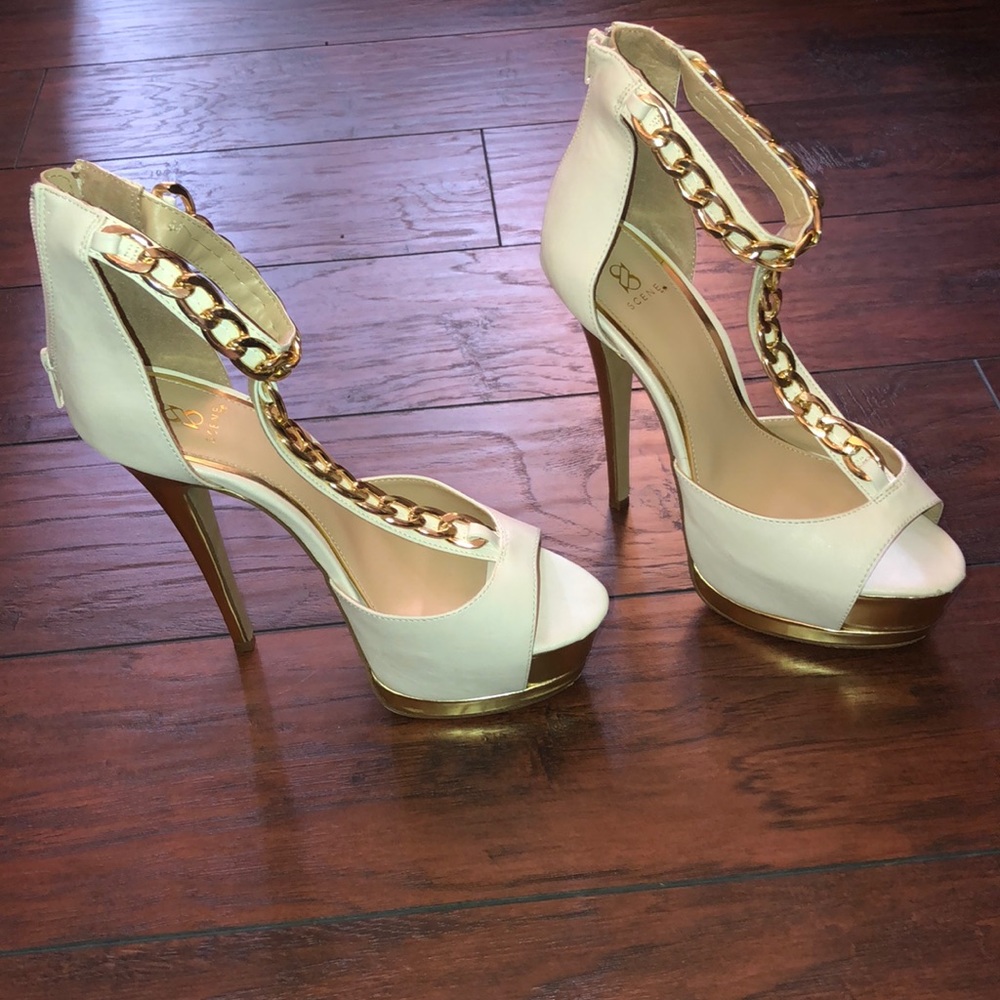 Scene weaver size 9.5 heels